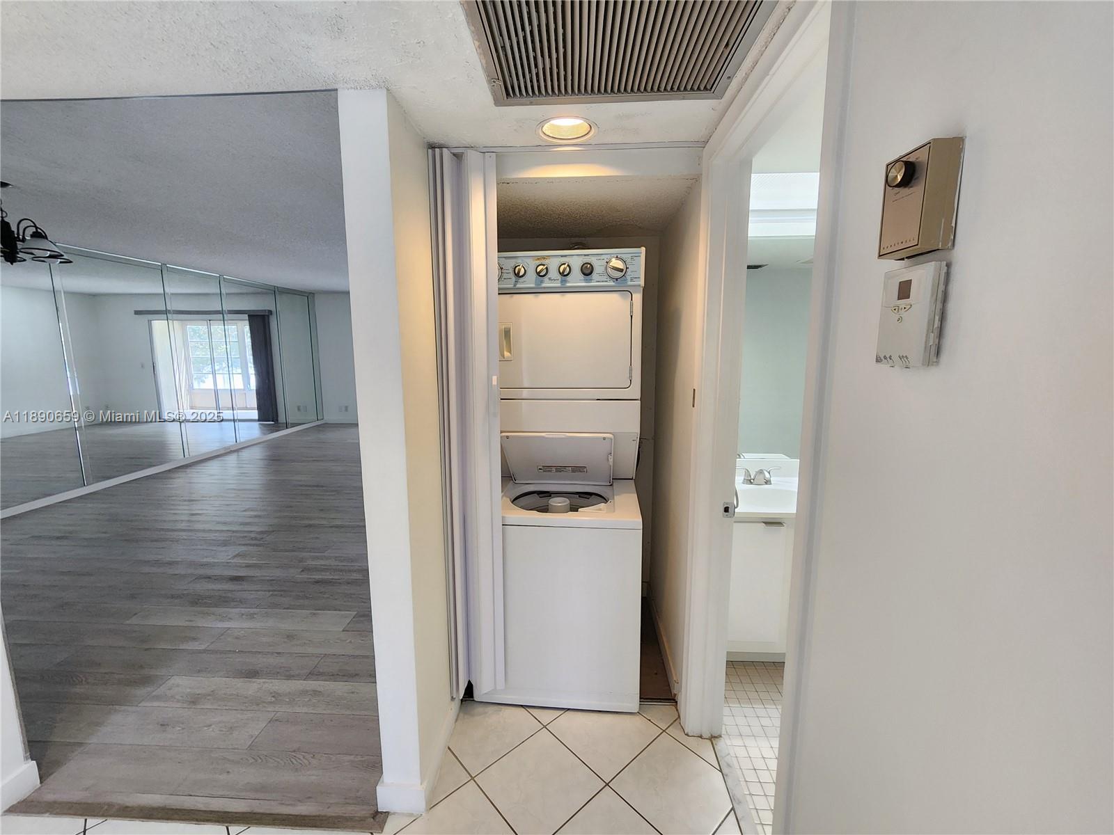 CAMBRIDGE AT CENTURY - Residential Lease