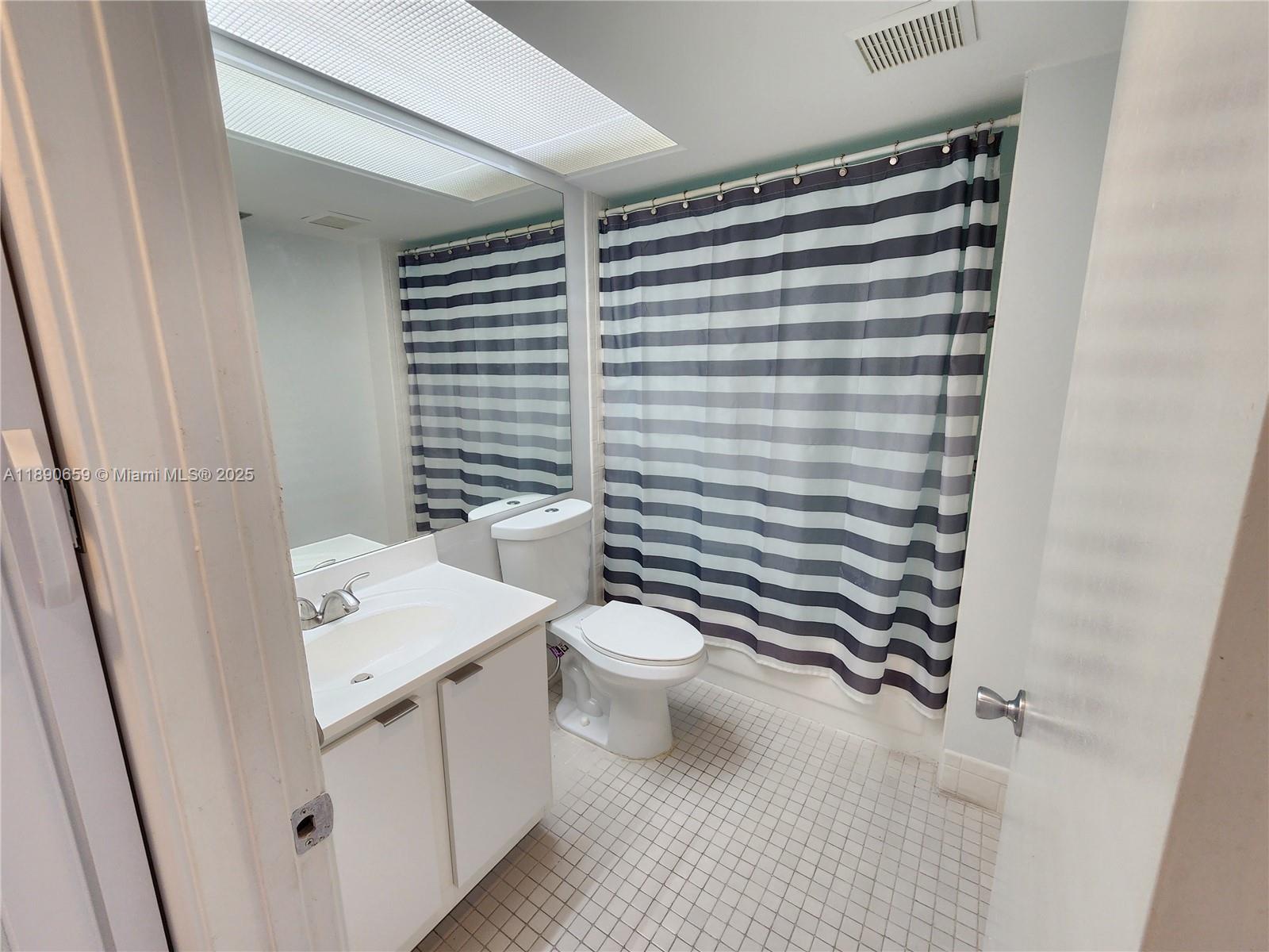 CAMBRIDGE AT CENTURY - Residential Lease