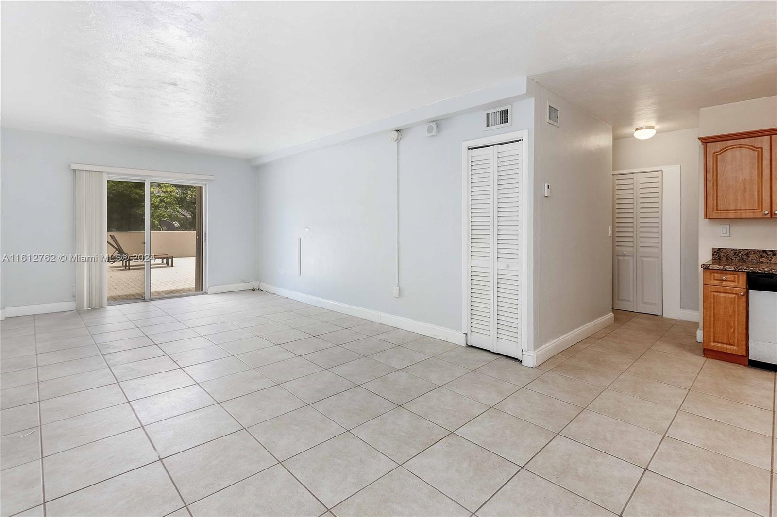 LINCOLN TOWERS CONDO - Residential Lease