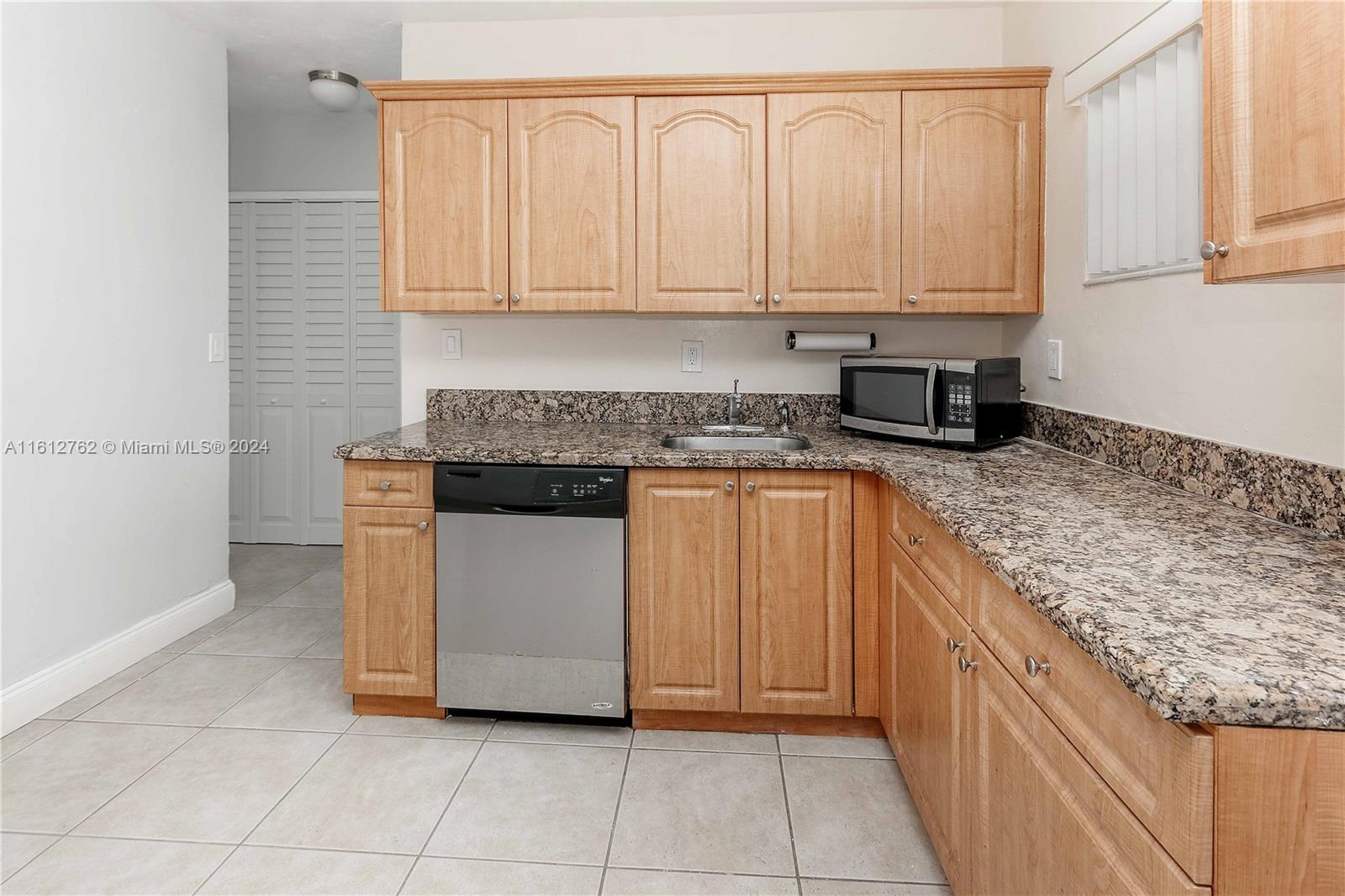 LINCOLN TOWERS CONDO - Residential Lease