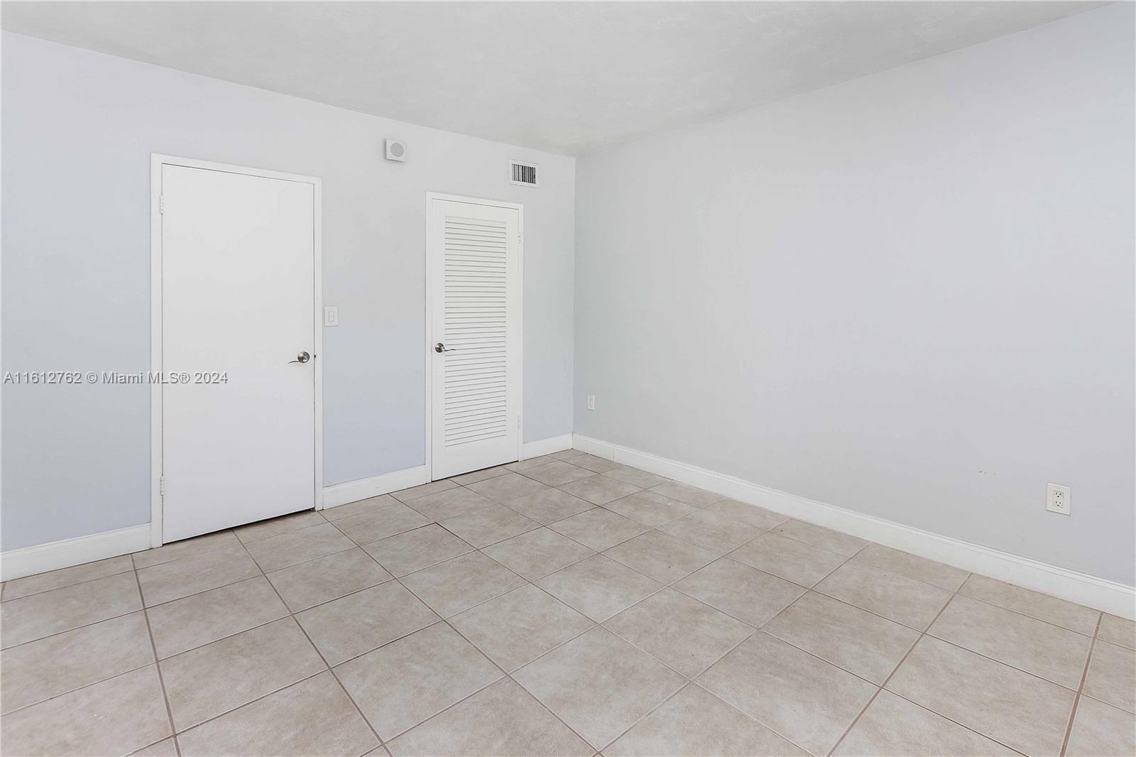 LINCOLN TOWERS CONDO - Residential Lease
