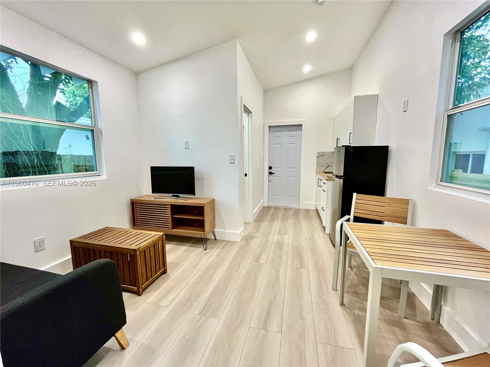 EDISON HEIGHTS - Residential Income