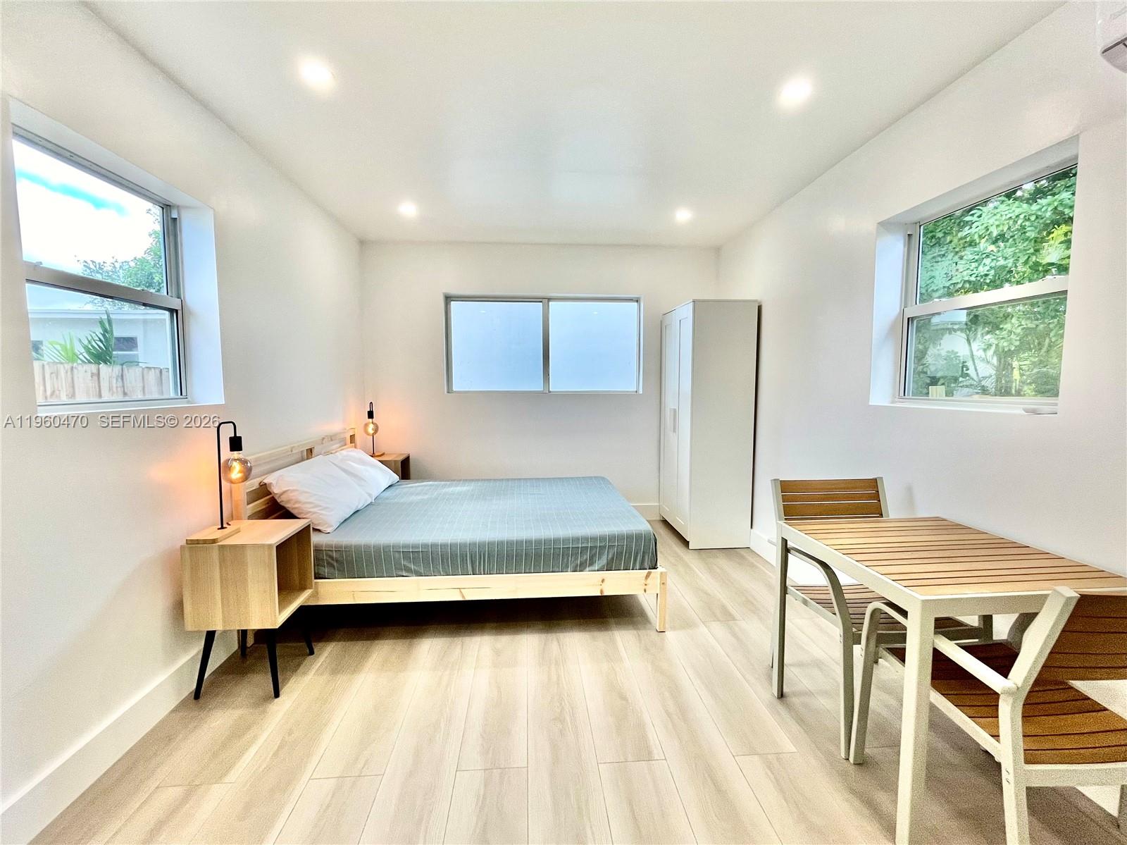 EDISON HEIGHTS - Residential Income