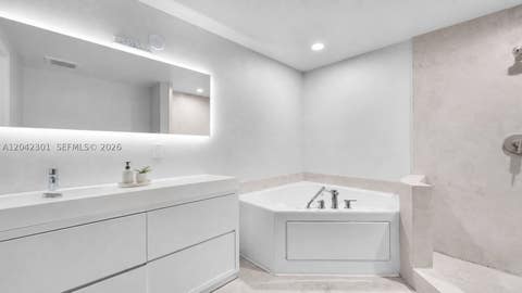Tiny photo for 3029 NE 188th St #822, Aventura, FL 33180 (MLS # A12042301)
