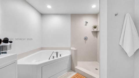 Tiny photo for 3029 NE 188th St #822, Aventura, FL 33180 (MLS # A12042301)