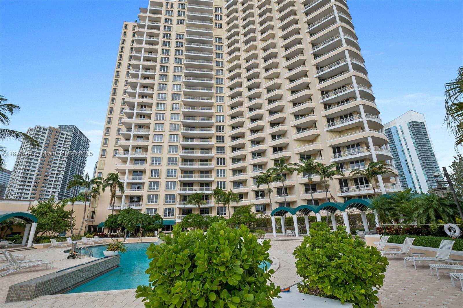 888 Brickell Key Dr 1006, Miami, Miami-Dade County, Florida - 1 Bedrooms  
1.5 Bathrooms - 