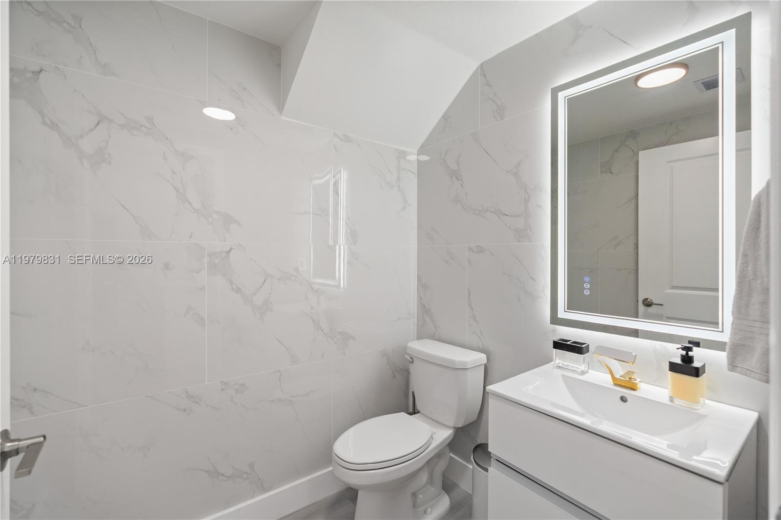 PINE ISLE - Residential