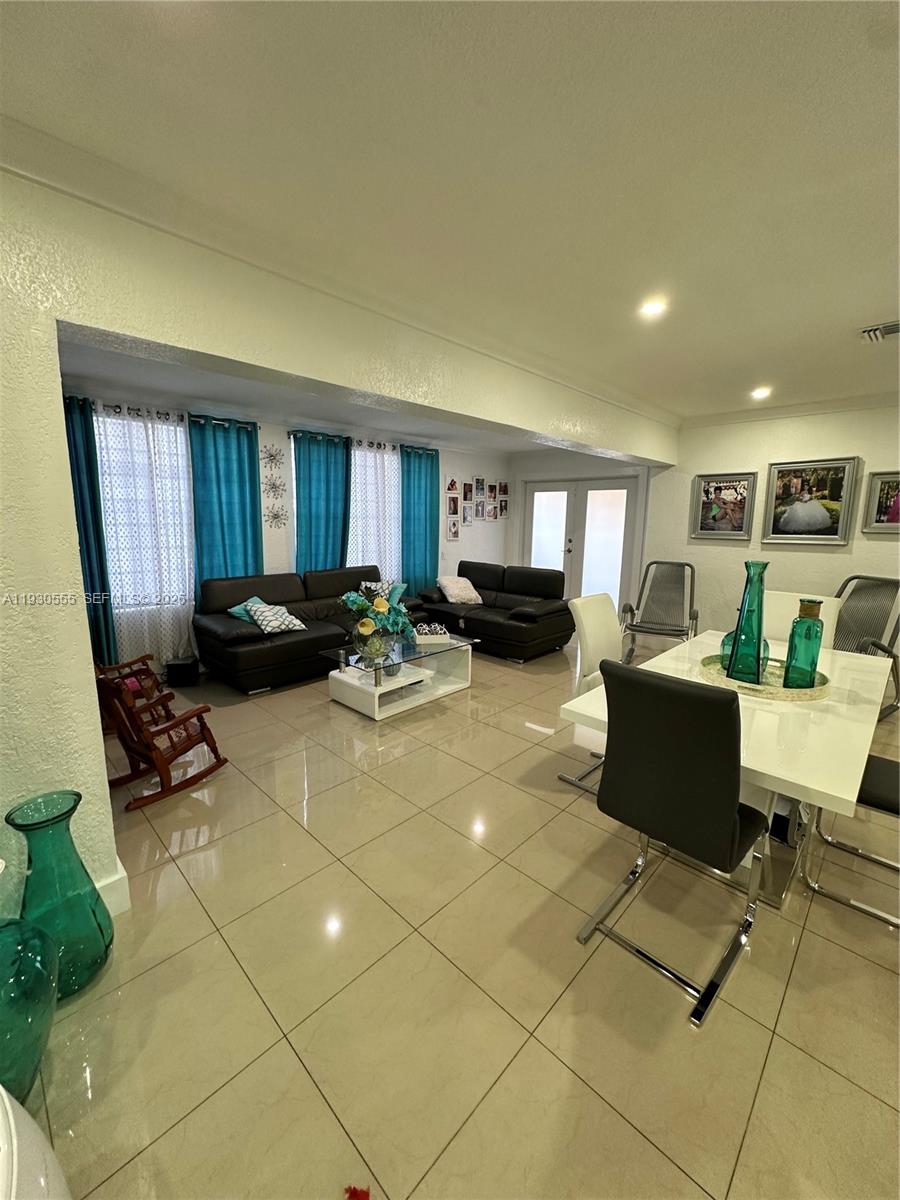 BRADLEY MANOR 3RD ADDN - Residential Lease