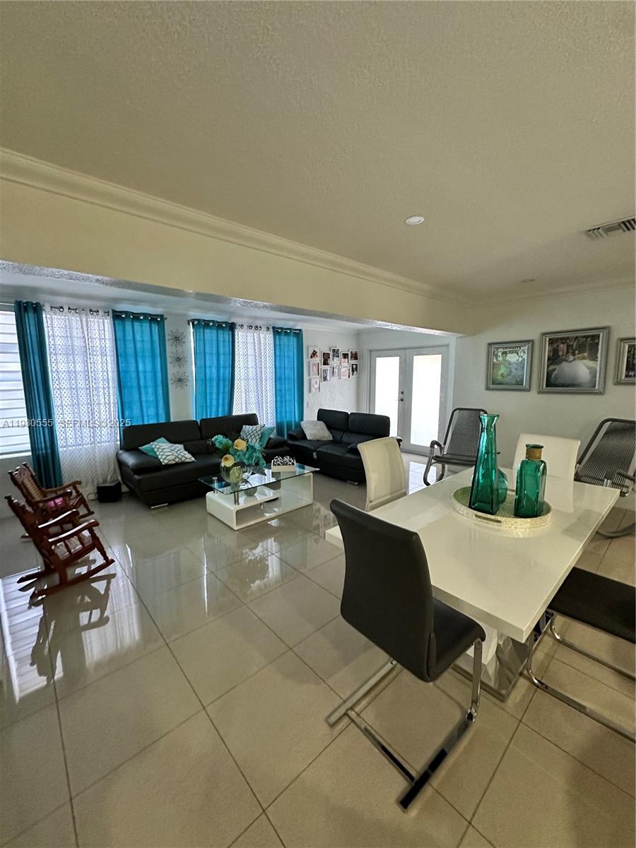 BRADLEY MANOR 3RD ADDN - Residential Lease