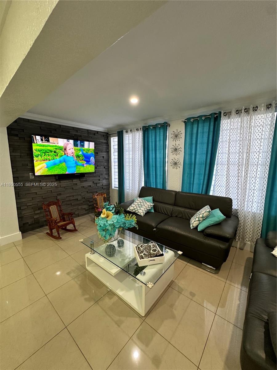 BRADLEY MANOR 3RD ADDN - Residential Lease