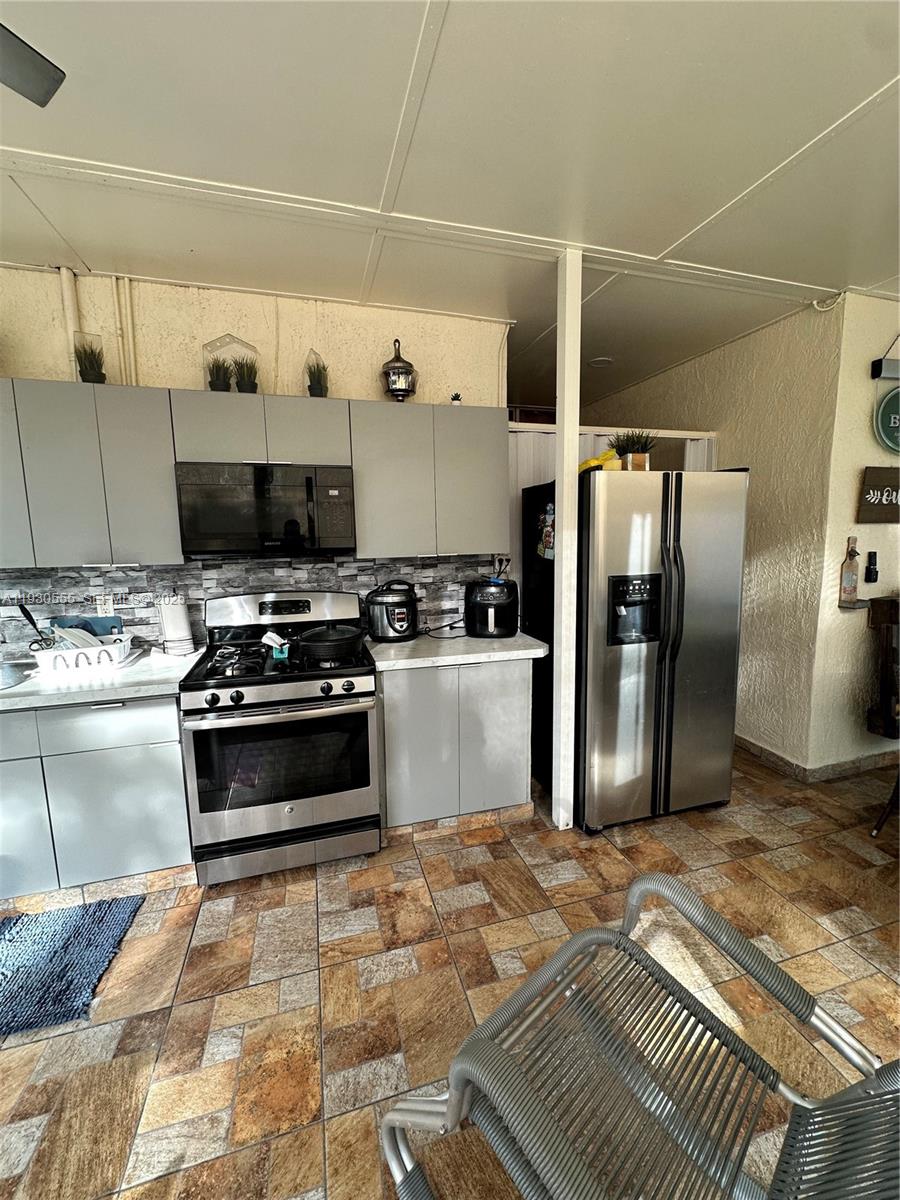 BRADLEY MANOR 3RD ADDN - Residential Lease