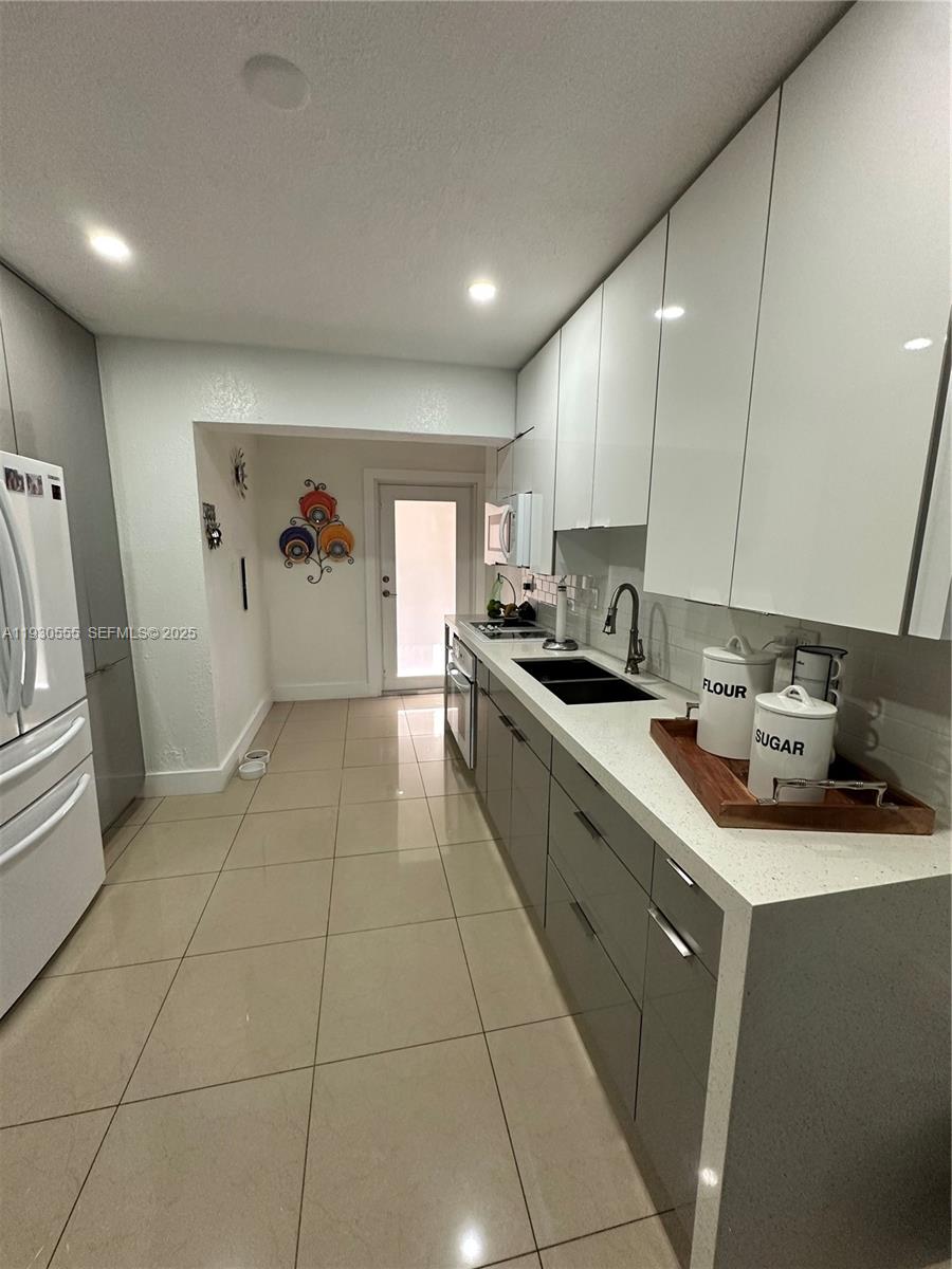 BRADLEY MANOR 3RD ADDN - Residential Lease