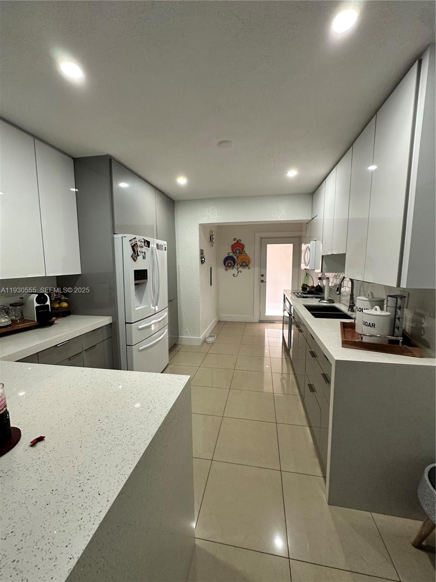 BRADLEY MANOR 3RD ADDN - Residential Lease