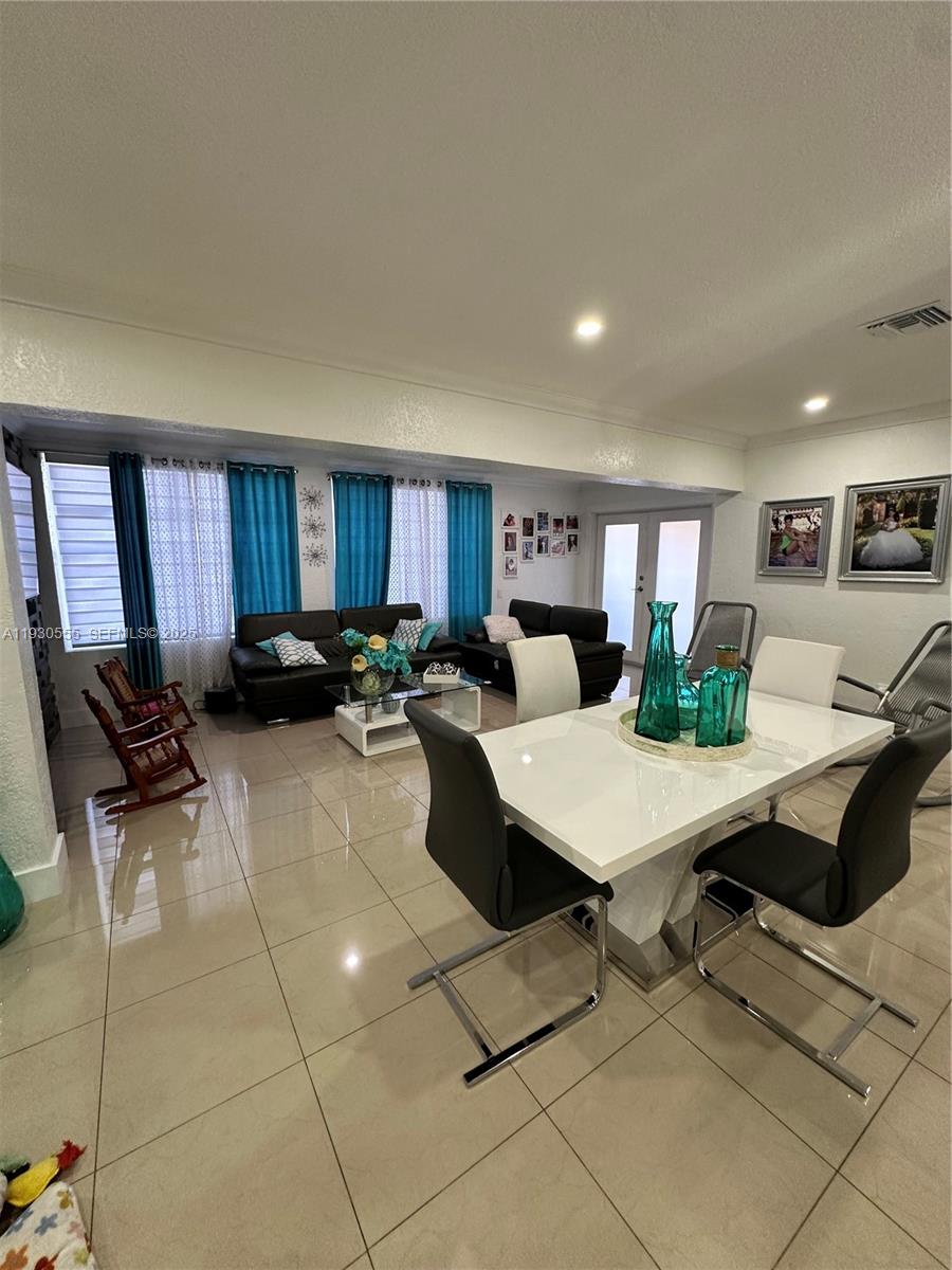 BRADLEY MANOR 3RD ADDN - Residential Lease