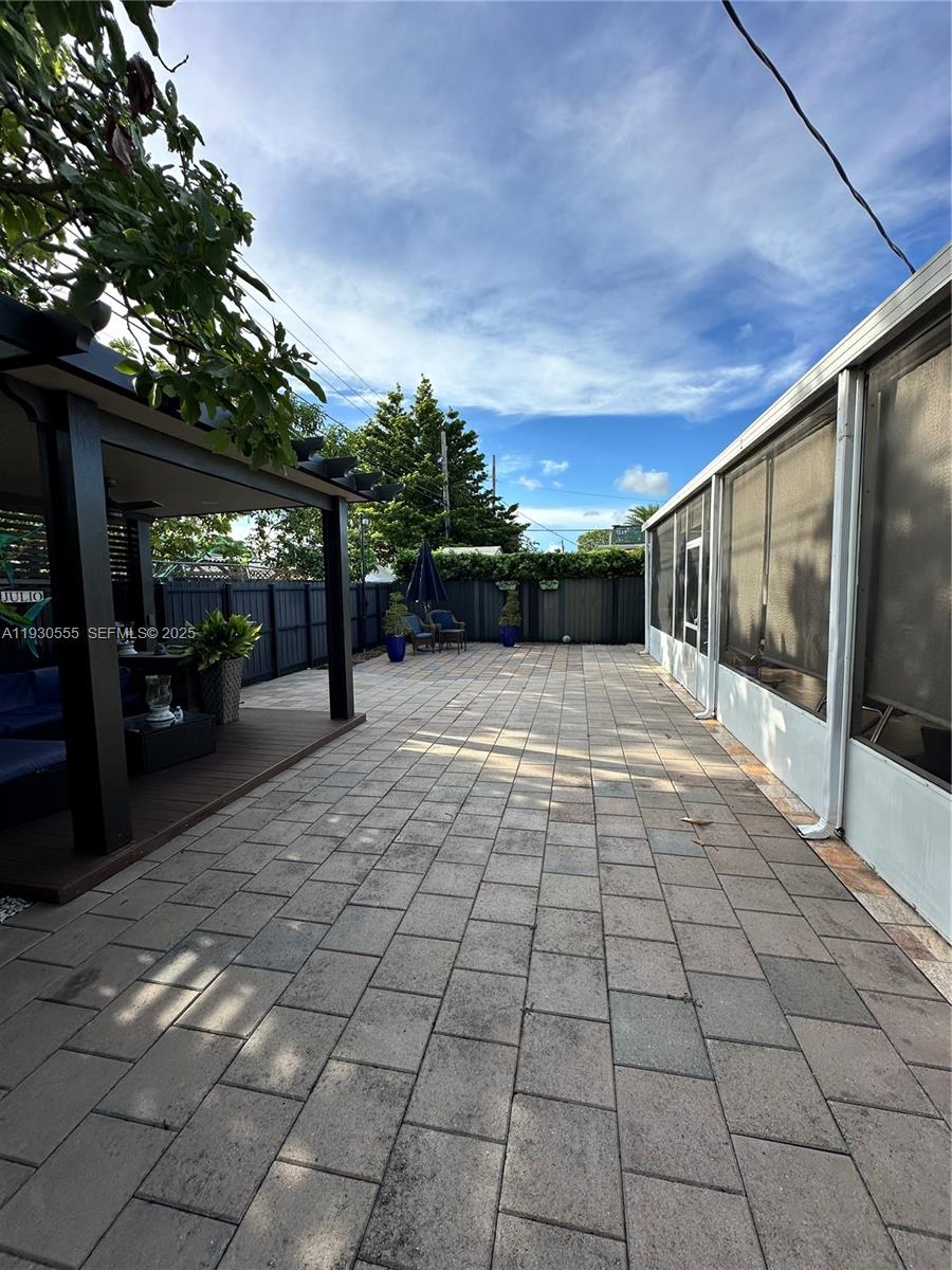 BRADLEY MANOR 3RD ADDN - Residential Lease