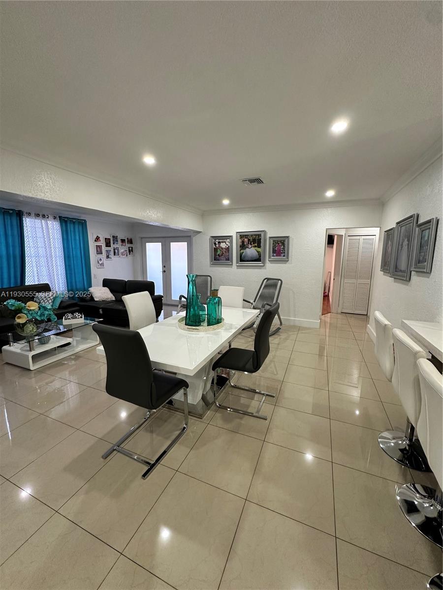 BRADLEY MANOR 3RD ADDN - Residential Lease