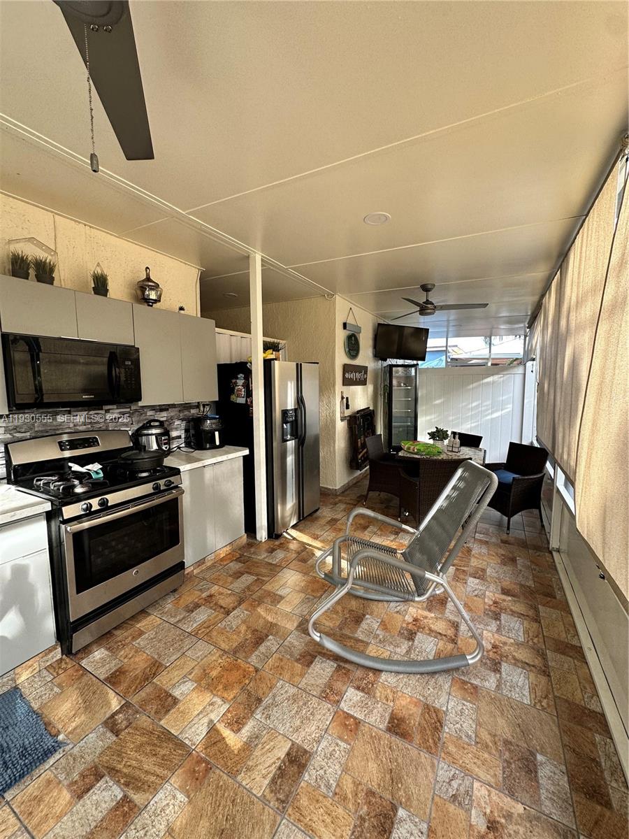 BRADLEY MANOR 3RD ADDN - Residential Lease