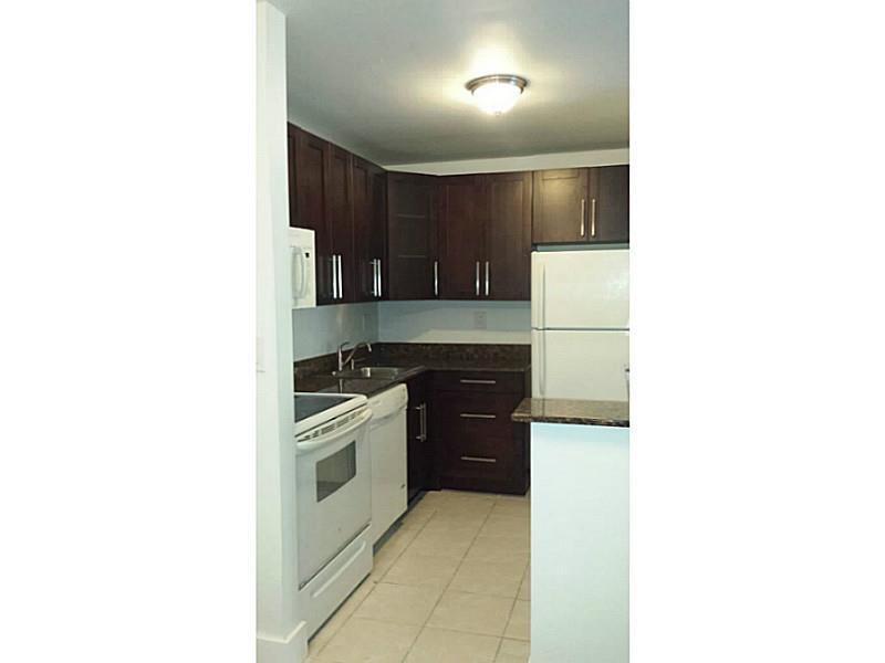 THE COURTS AT KENDALL CON - Residential Lease