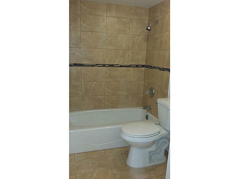 THE COURTS AT KENDALL CON - Residential Lease