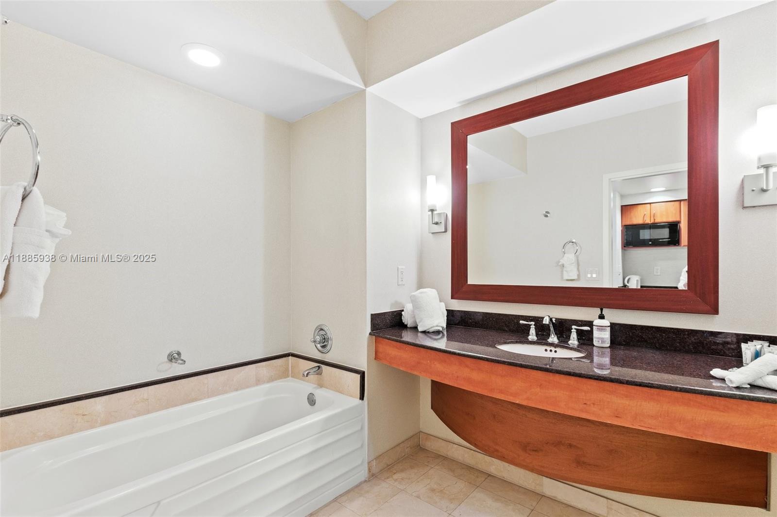 TRUMP INTERNATIONAL SONES - Residential
