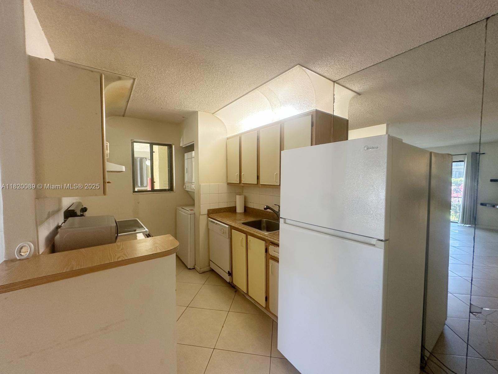 TIVOLI TRACE CONDO NO 9 - Residential