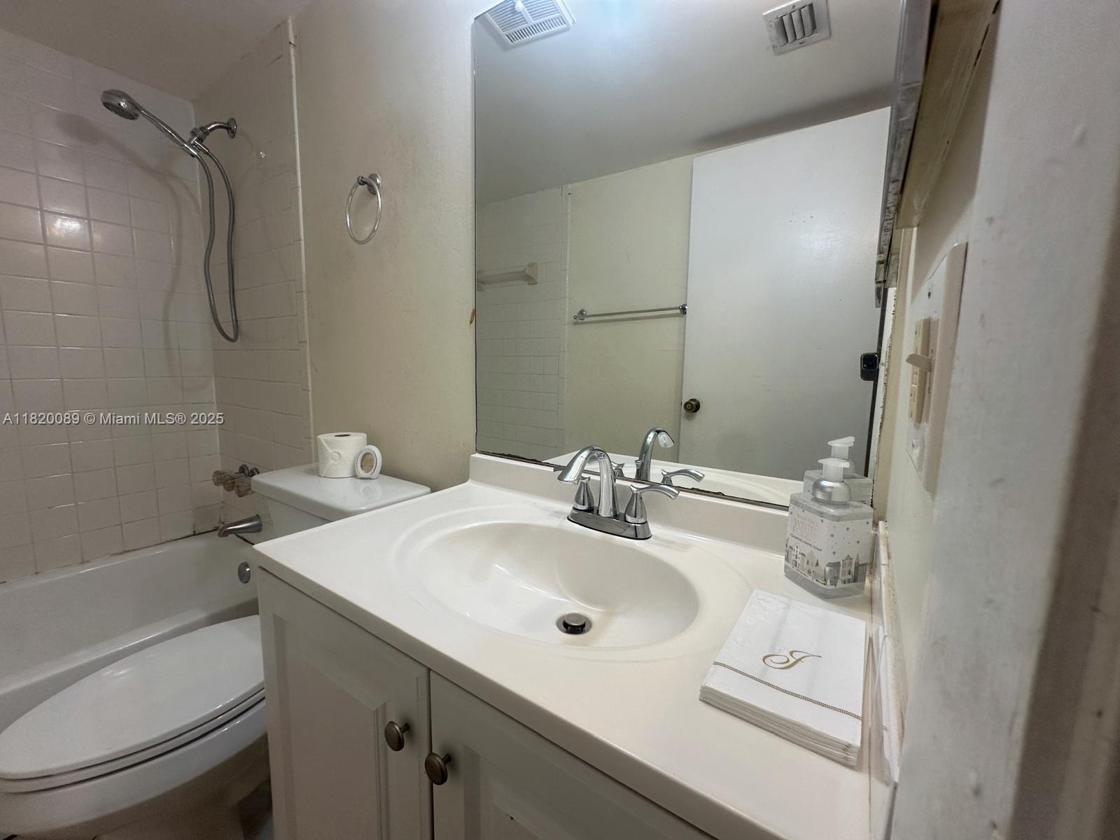 TIVOLI TRACE CONDO NO 9 - Residential