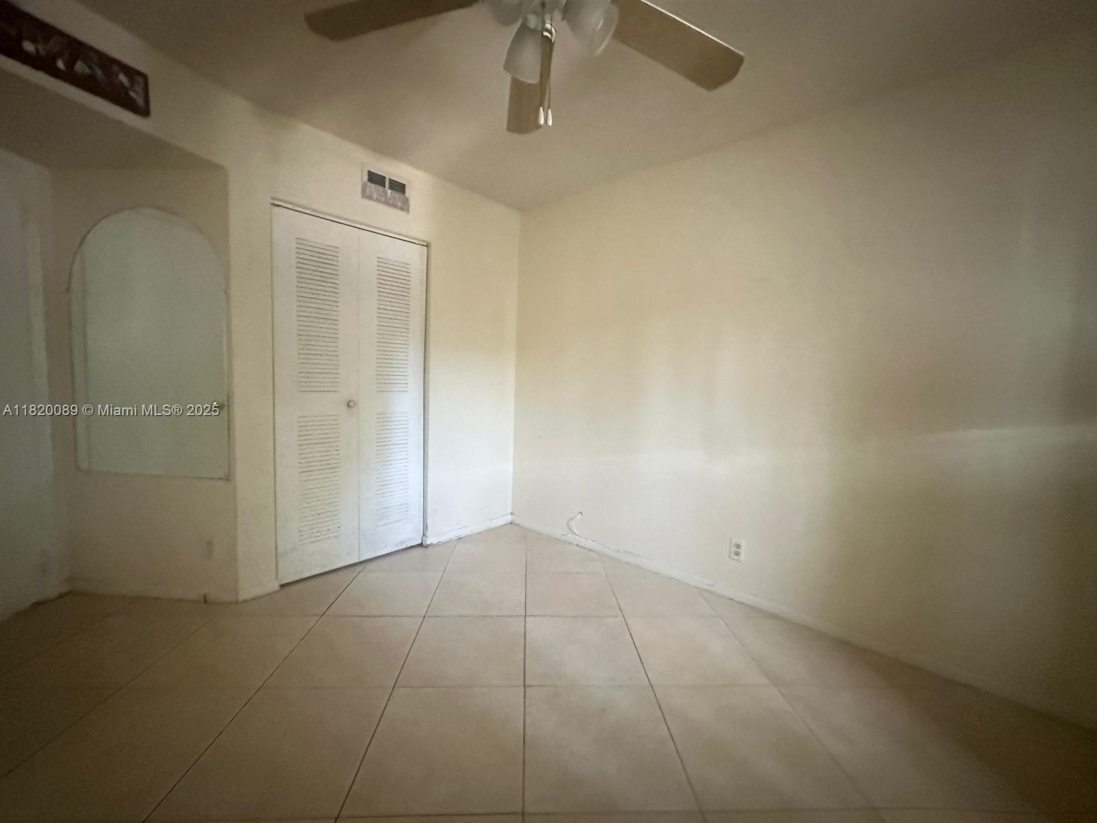 TIVOLI TRACE CONDO NO 9 - Residential