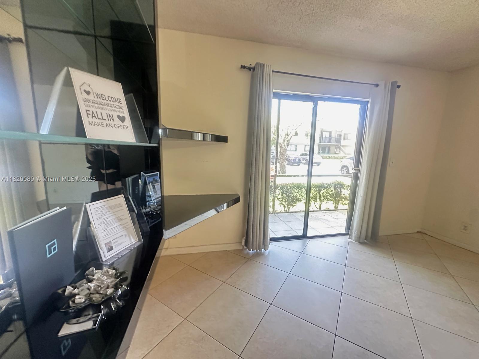 TIVOLI TRACE CONDO NO 9 - Residential