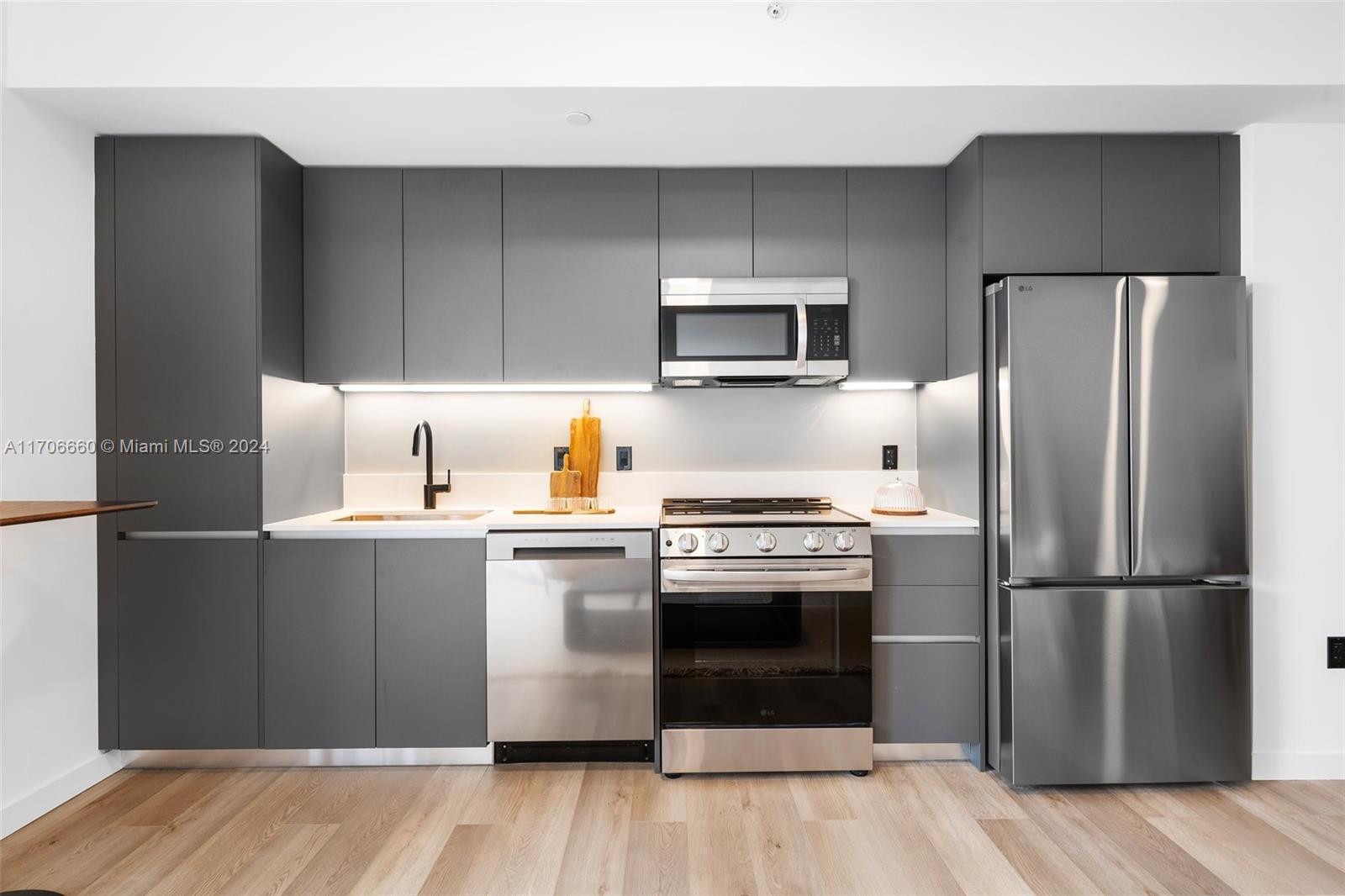 307 SW 5th St STUDIO 09 LINE