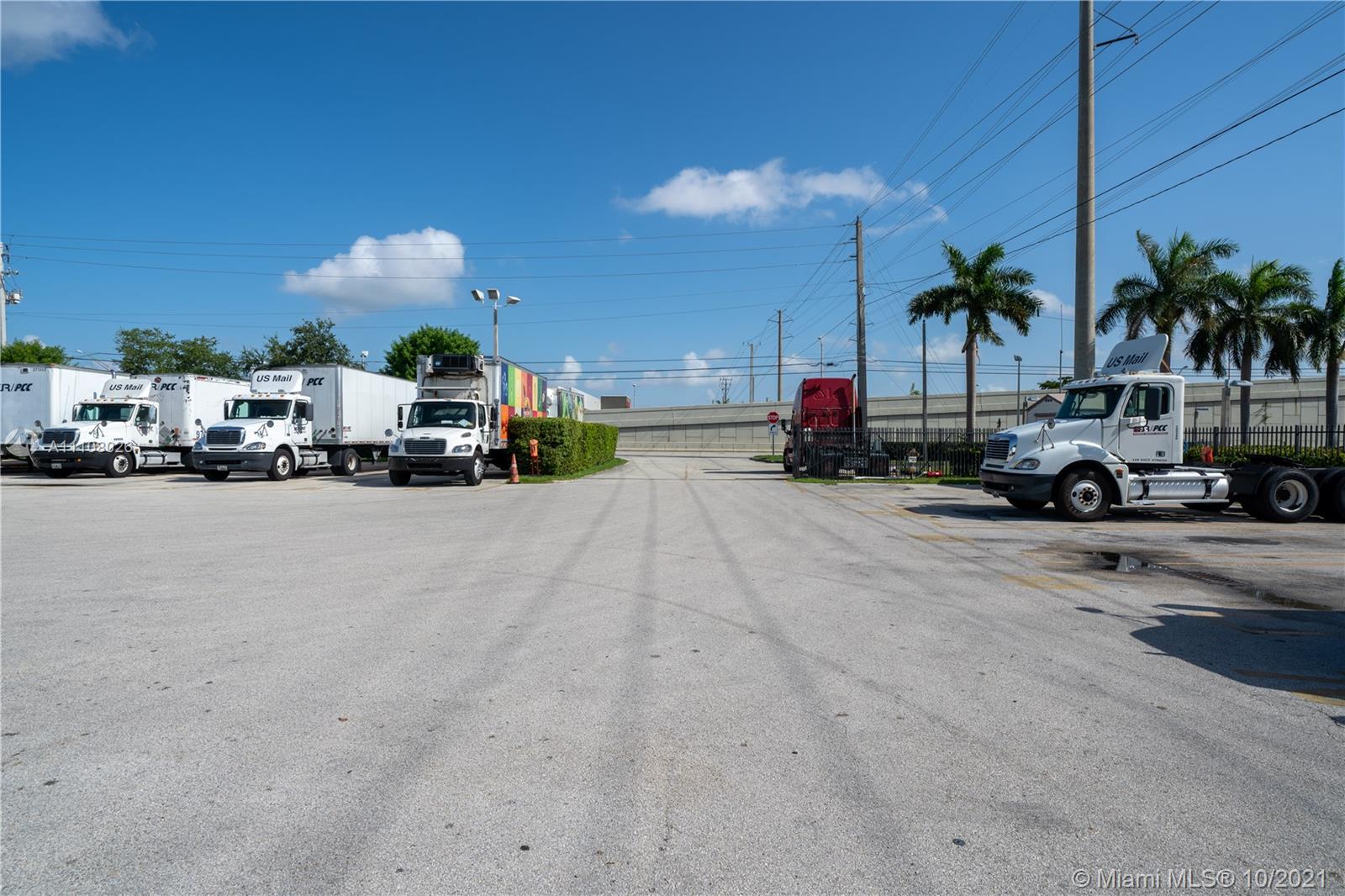 MIAMI INTERNATIONAL COMME - Land