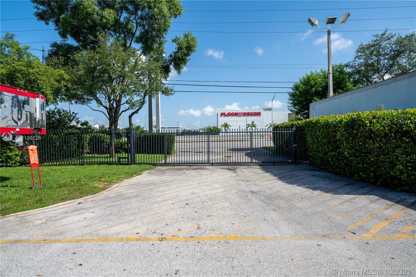 MIAMI INTERNATIONAL COMME - Land