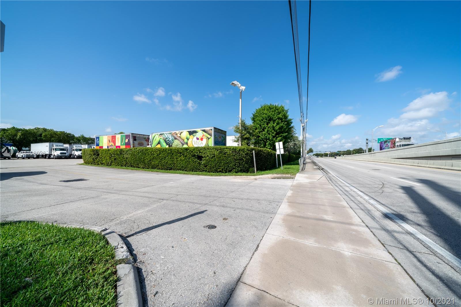 MIAMI INTERNATIONAL COMME - Land