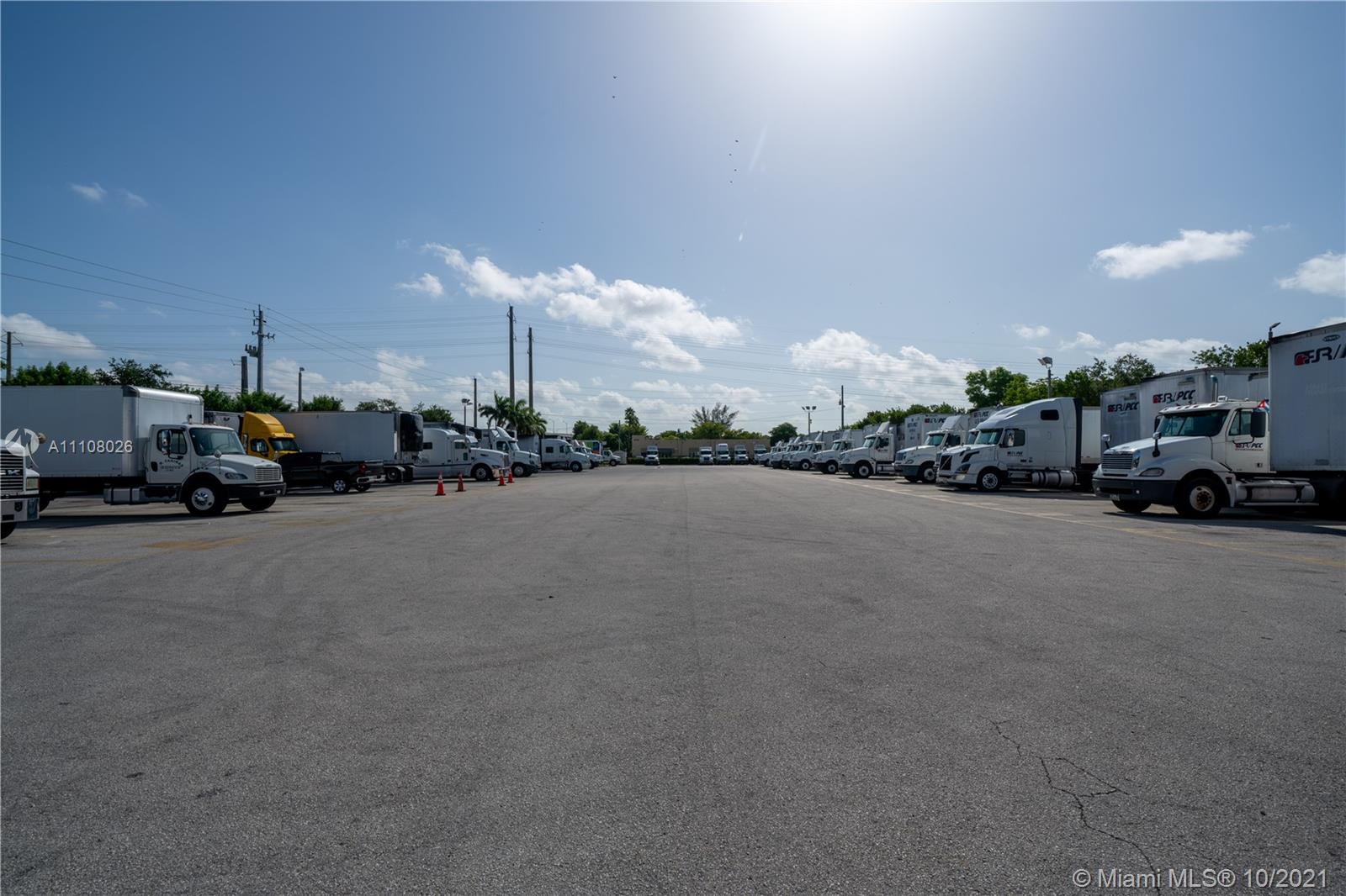 MIAMI INTERNATIONAL COMME - Land