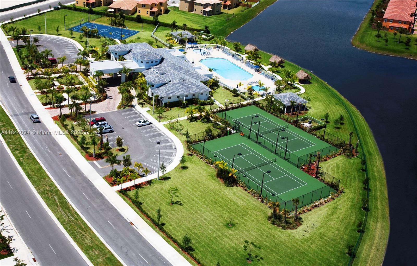 LEEWARD ISLANDS AT DORAL - Residential