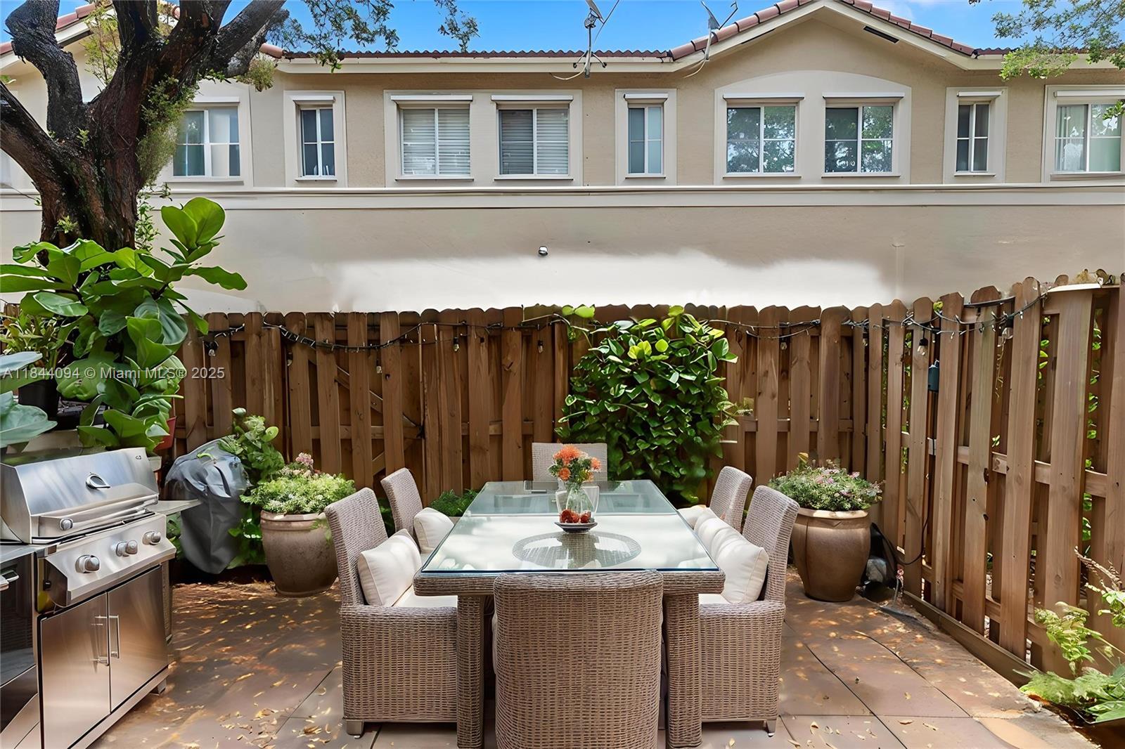 LEEWARD ISLANDS AT DORAL - Residential