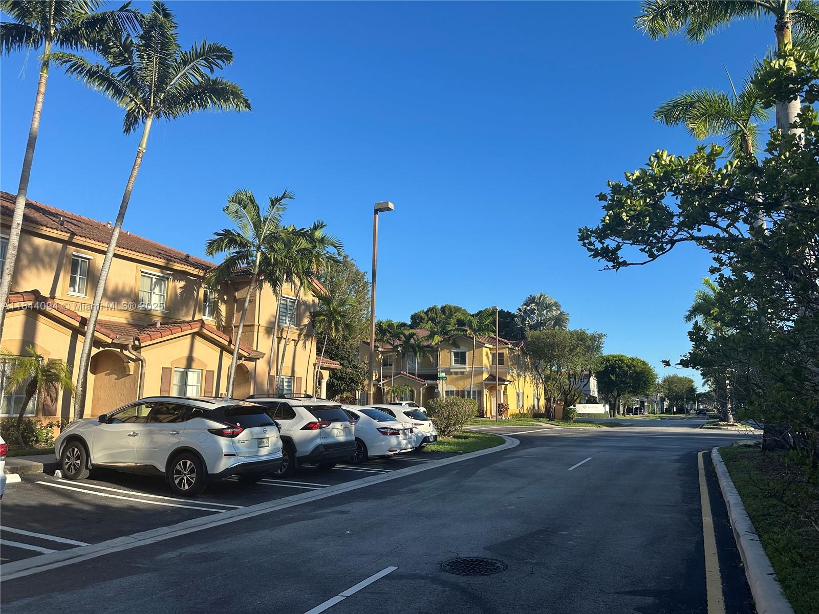 LEEWARD ISLANDS AT DORAL - Residential