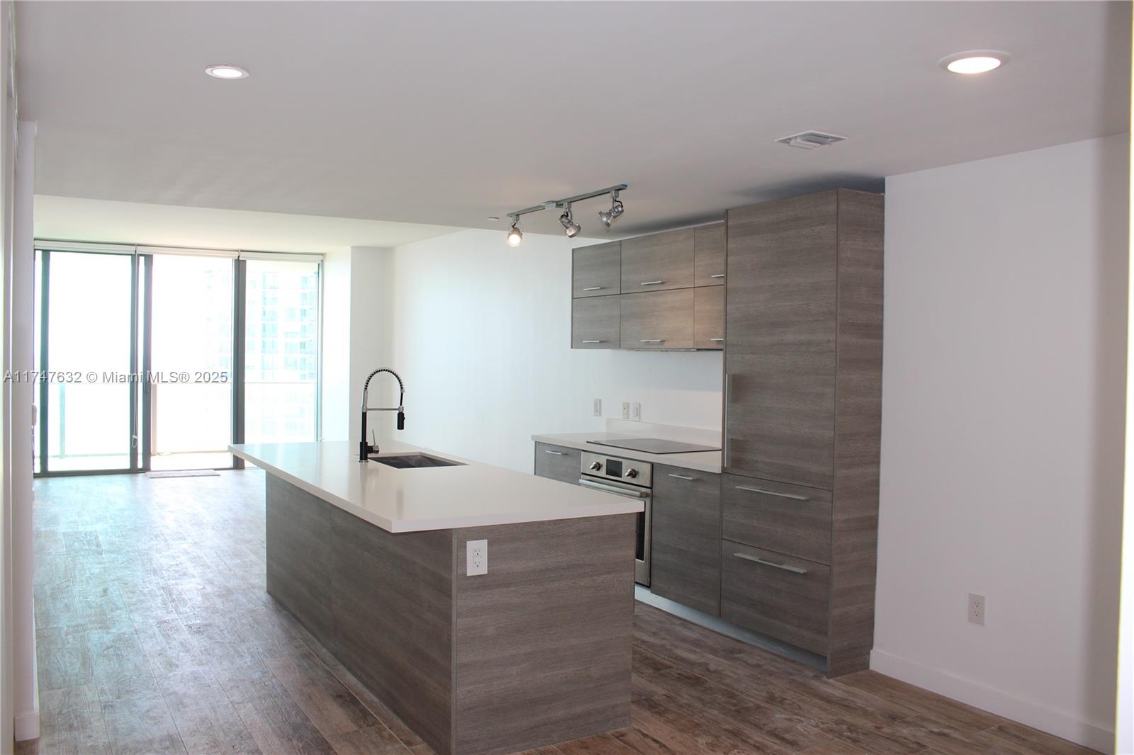 650 Ne 32nd St 3703, Miami, Broward County, Florida - 2 Bedrooms  
3 Bathrooms - 