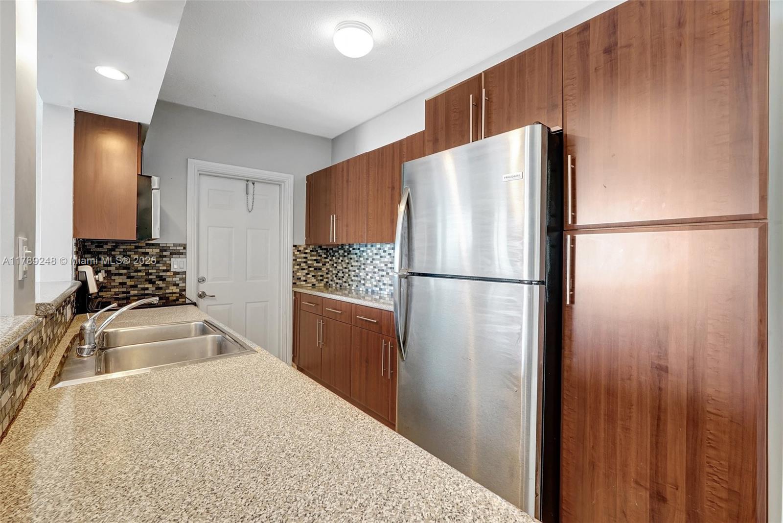 WATERWAY @ HOLLYWOOD BEAC - Residential