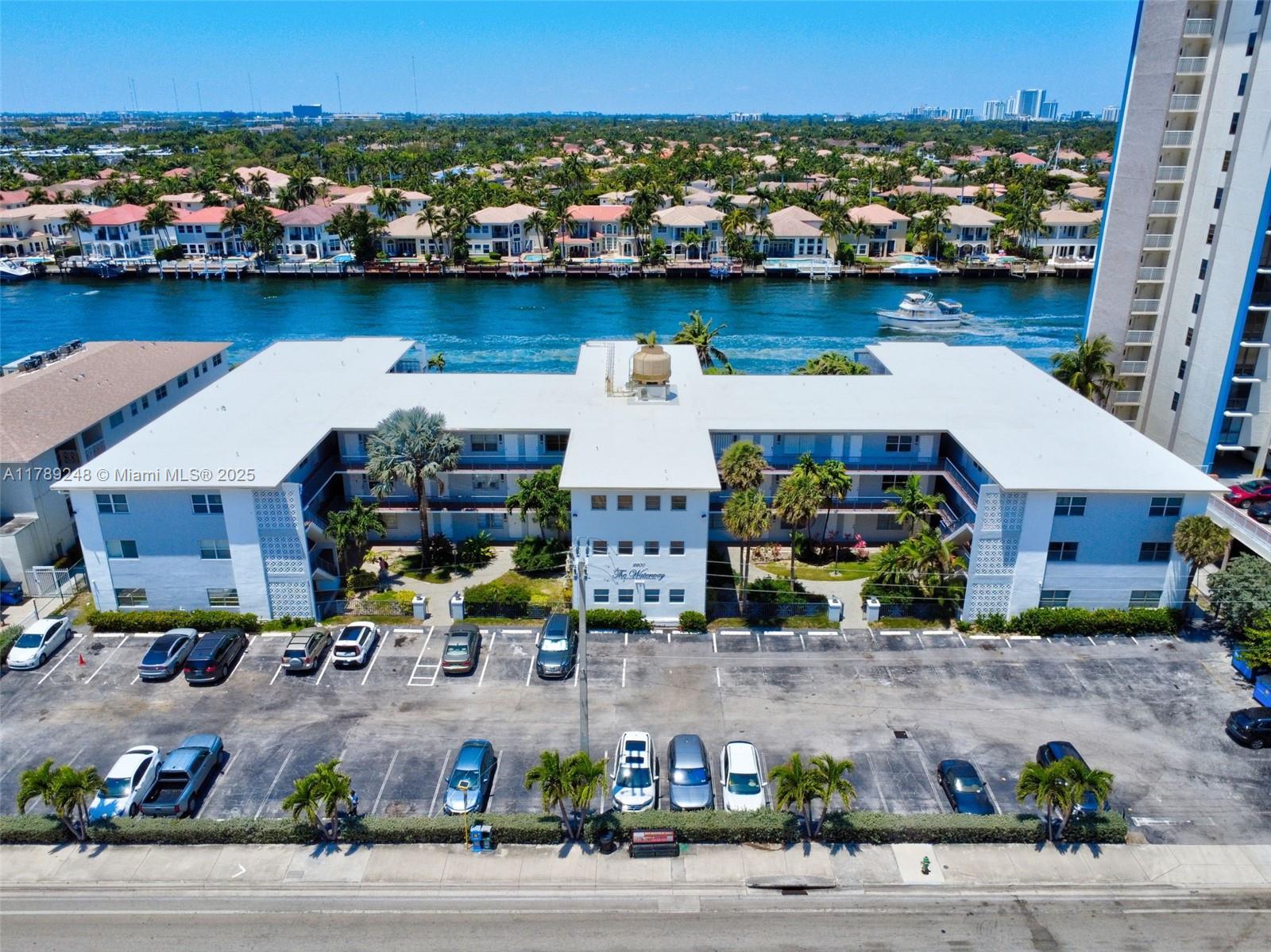 WATERWAY @ HOLLYWOOD BEAC - Residential