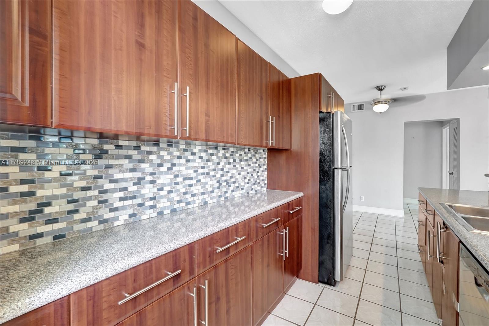 WATERWAY @ HOLLYWOOD BEAC - Residential