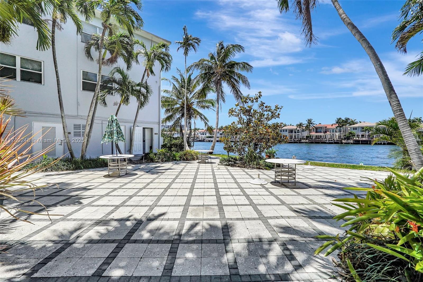 WATERWAY @ HOLLYWOOD BEAC - Residential