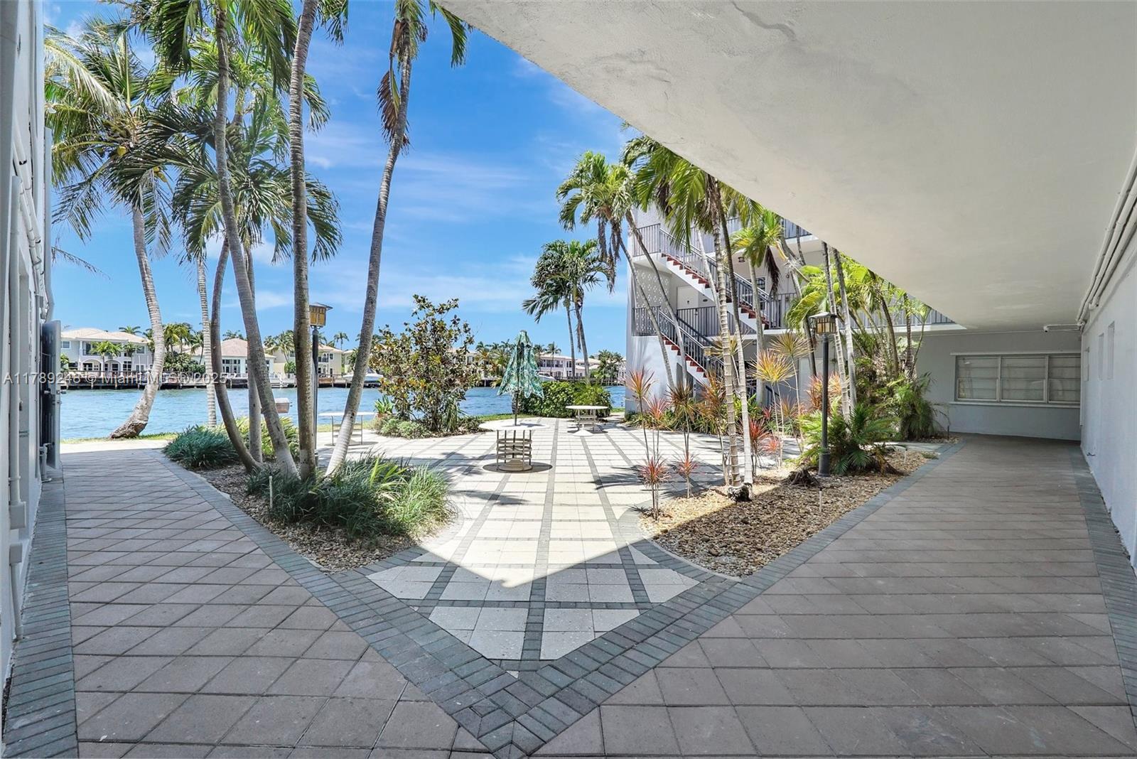 WATERWAY @ HOLLYWOOD BEAC - Residential