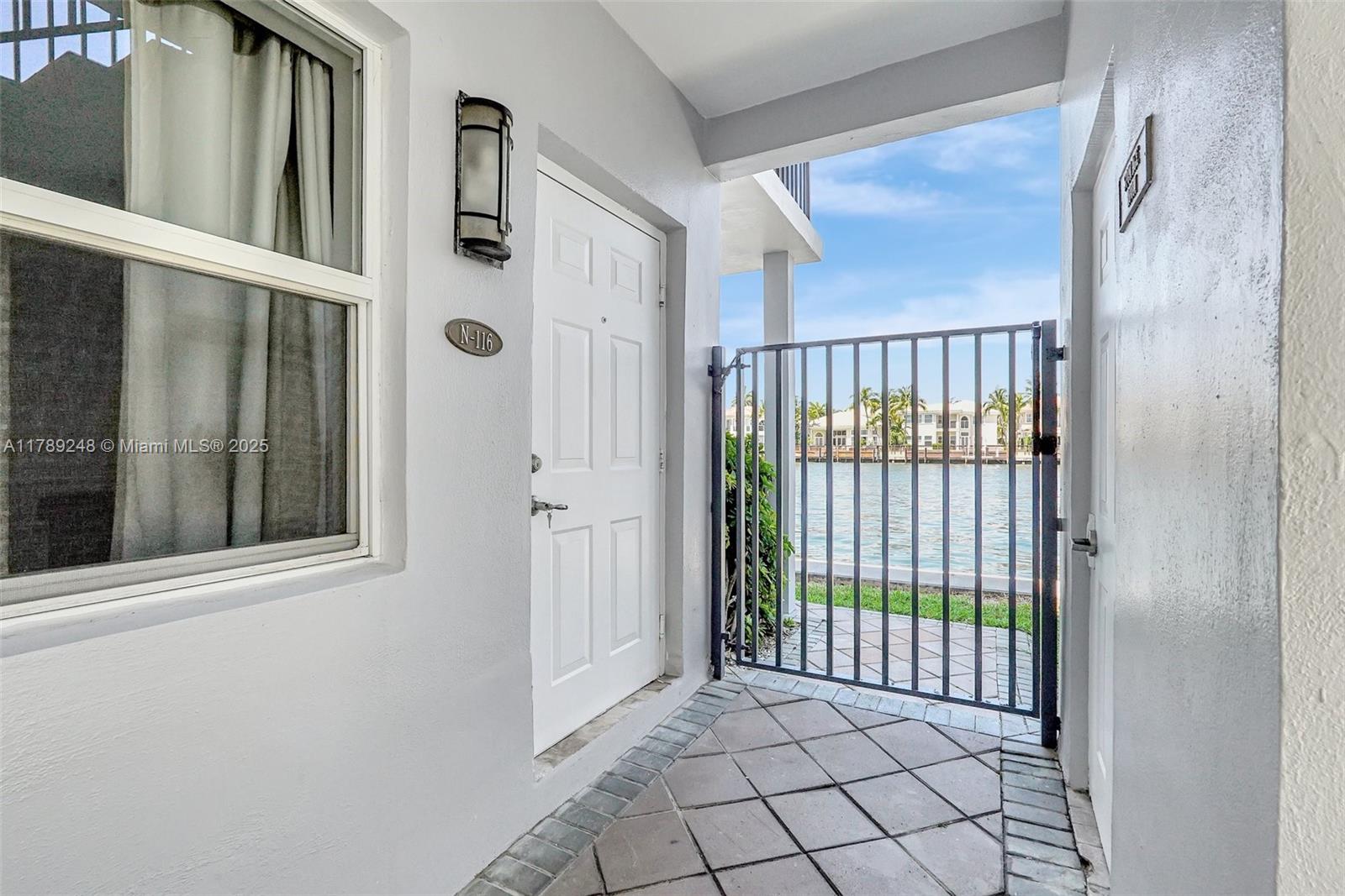 WATERWAY @ HOLLYWOOD BEAC - Residential