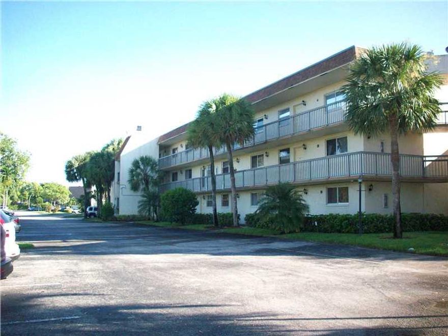 Completely renovated this spacious great 2/2 condo in the heart of Plantation, features a large living area with garden view. Full size washer / dryer, quality wood floor. Gorgeous kitchen updated with new stainless steel appliances, granite counter top,  New Garbage Disposal, Complete freshly painted and hardwood in bedrooms Ceramic Flooring in Kitchen and living room, and updated bathrooms. New, new A/C with warranty New Ceiling Fans. Security cameras installed and monitored around Building 8.NO RENTALS