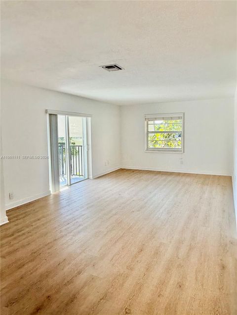 6815 Edgewater Dr 309 Coral Gables FL 33133