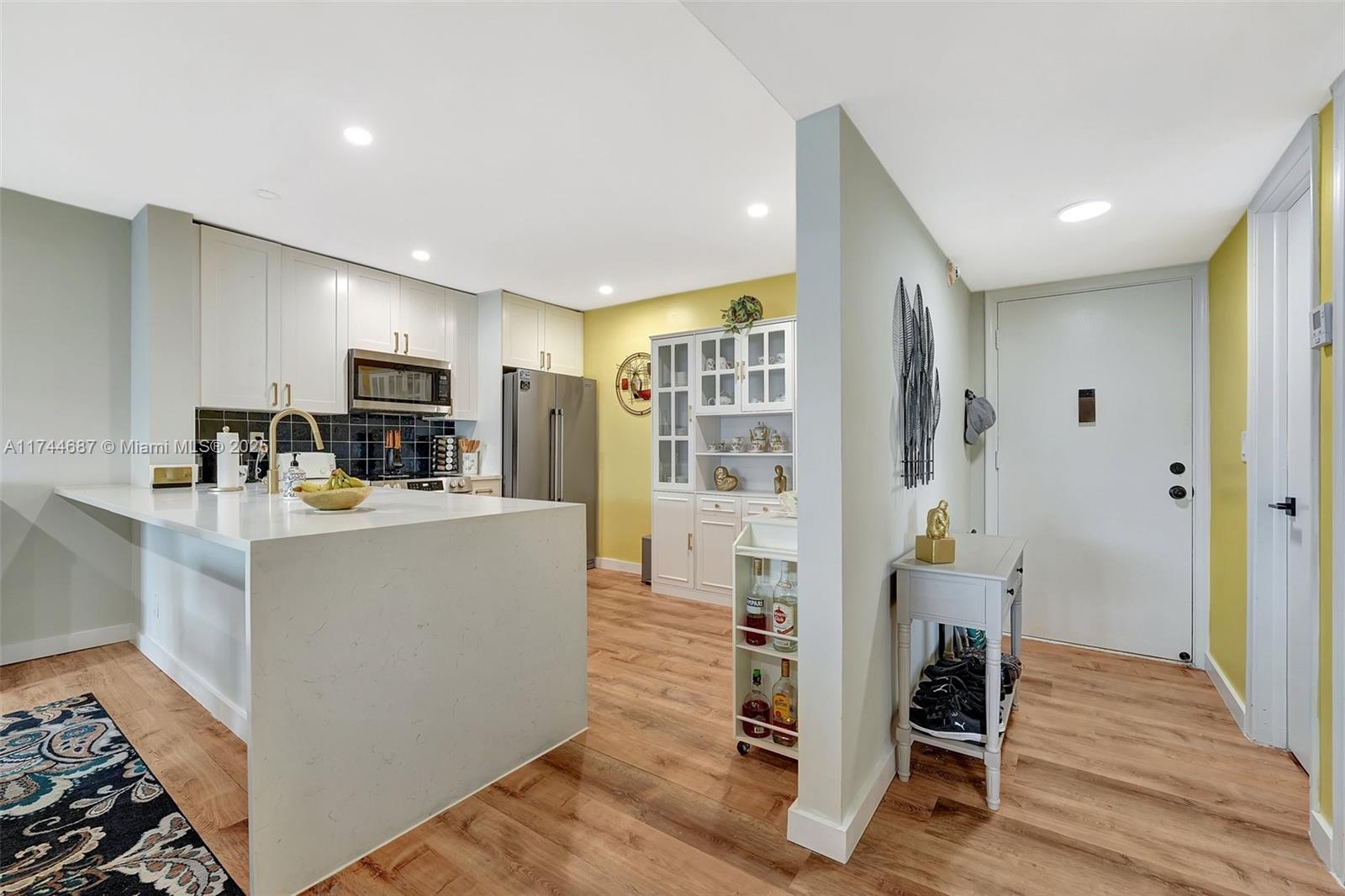 CASTLE APARTMENTS 11 COND - Residential