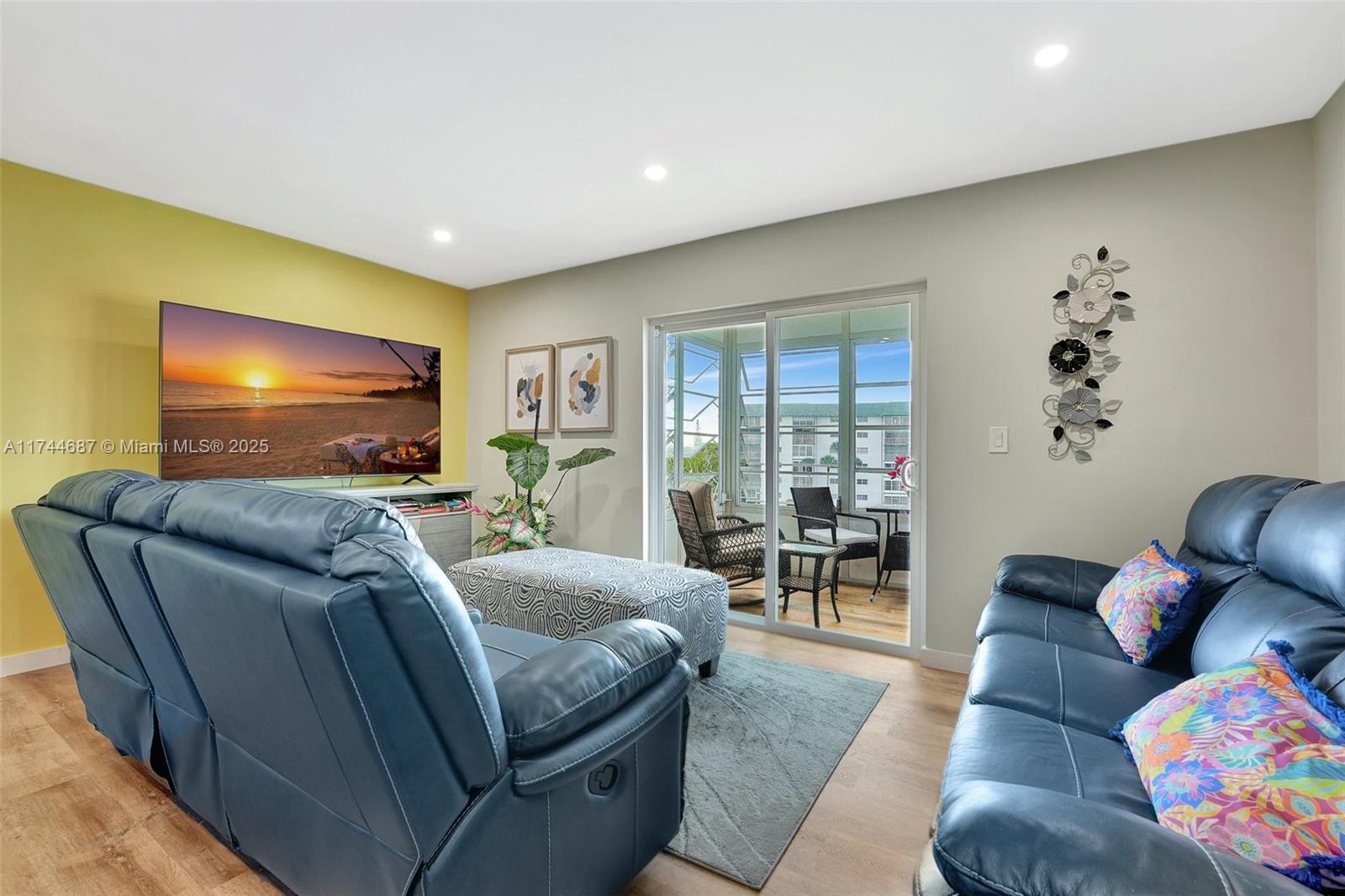 CASTLE APARTMENTS 11 COND - Residential