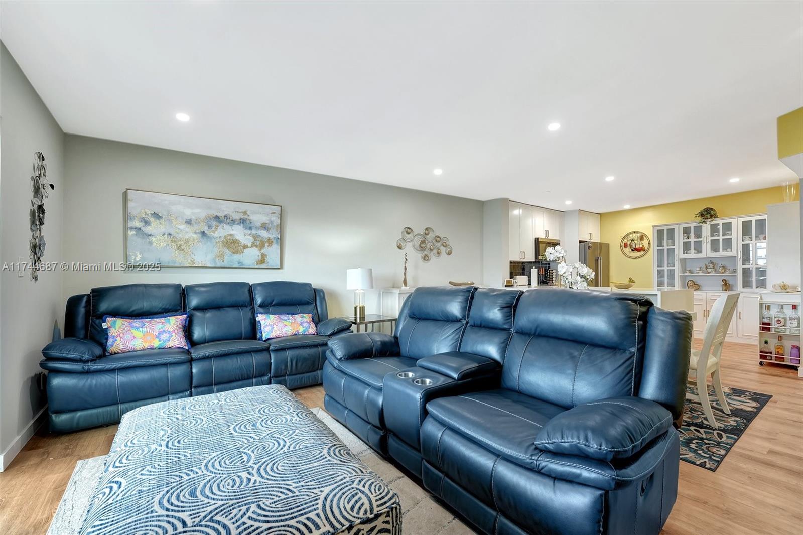 CASTLE APARTMENTS 11 COND - Residential