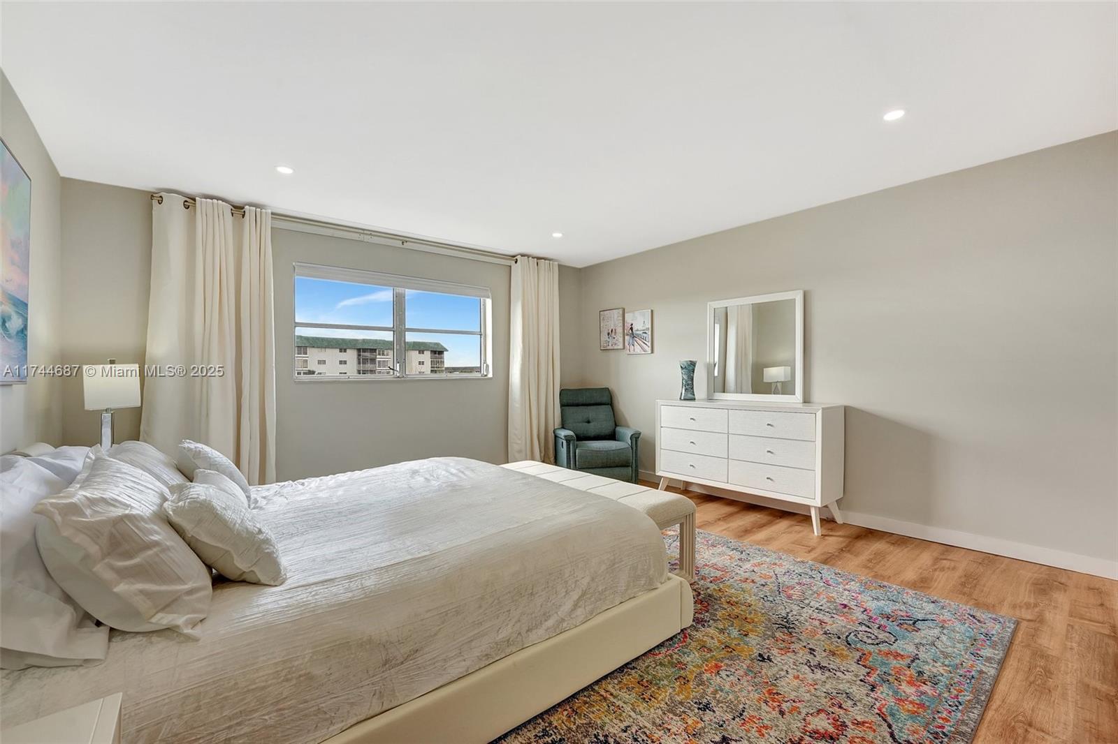 CASTLE APARTMENTS 11 COND - Residential