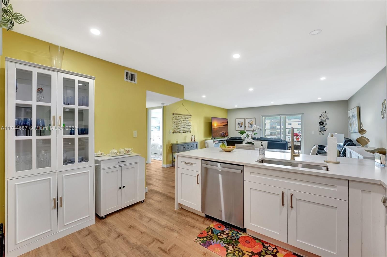 CASTLE APARTMENTS 11 COND - Residential